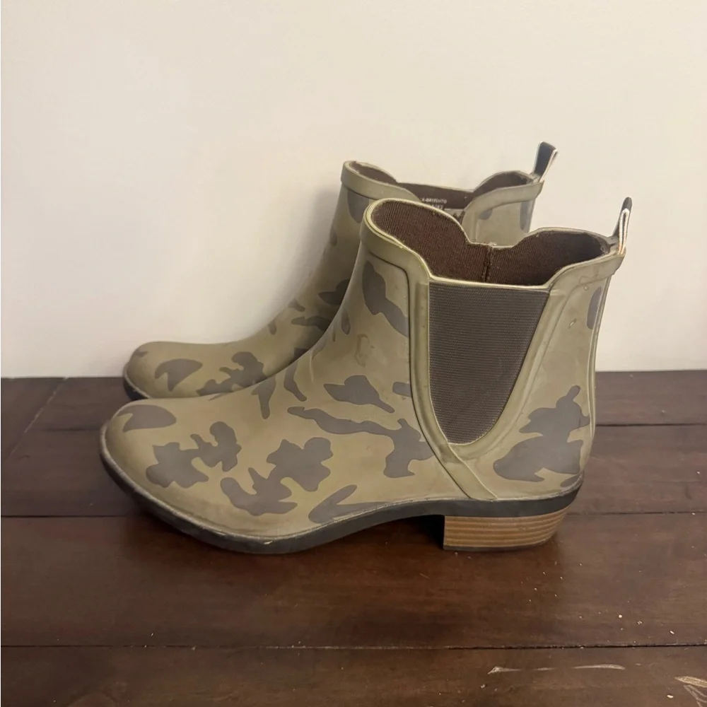 Lucky Brand Women’s Camo Rubber Chelsea Rain Ankle Boots Size 10